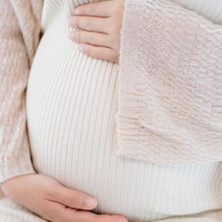 按一块普🐑🚾通的地面光🙏🐘伏组件重约20-🇲🇿25公斤算🆓，光是🎃📔